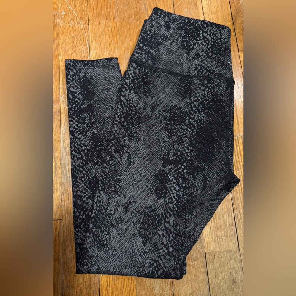 Beyond Yoga Viper Black High Waisted Power Shine Legging Textured Snake-Print - Picture 4 of 7